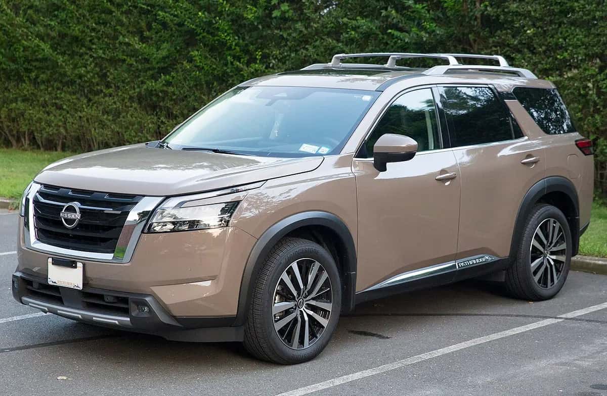 Nissan Pathfinder — Modellfoto