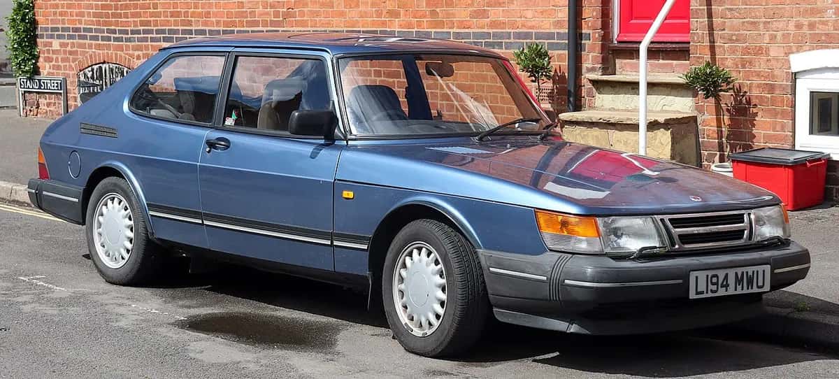 Saab 900 — Modellfoto