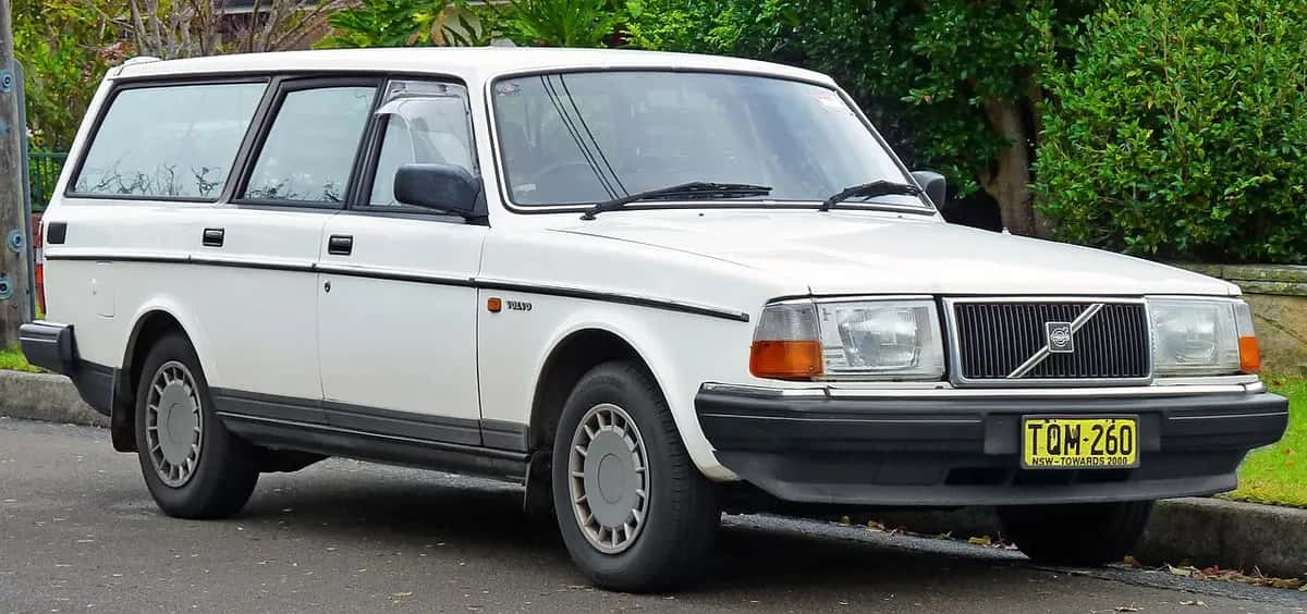 Volvo 240 — Modellfoto